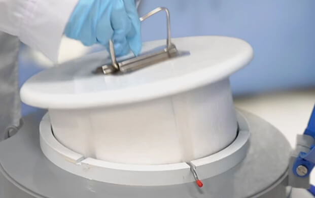 液氮罐裏的樣品怎麽取（qǔ）？