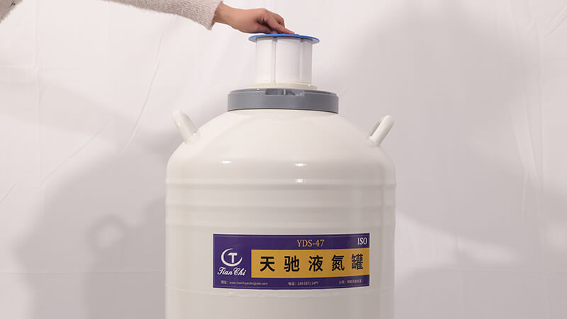 液氮容器(qì)生物蓋子怎麽不密封呢