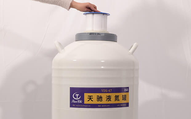 液氮生(shēng)物容器蓋子怎麽(me)不密封呢?